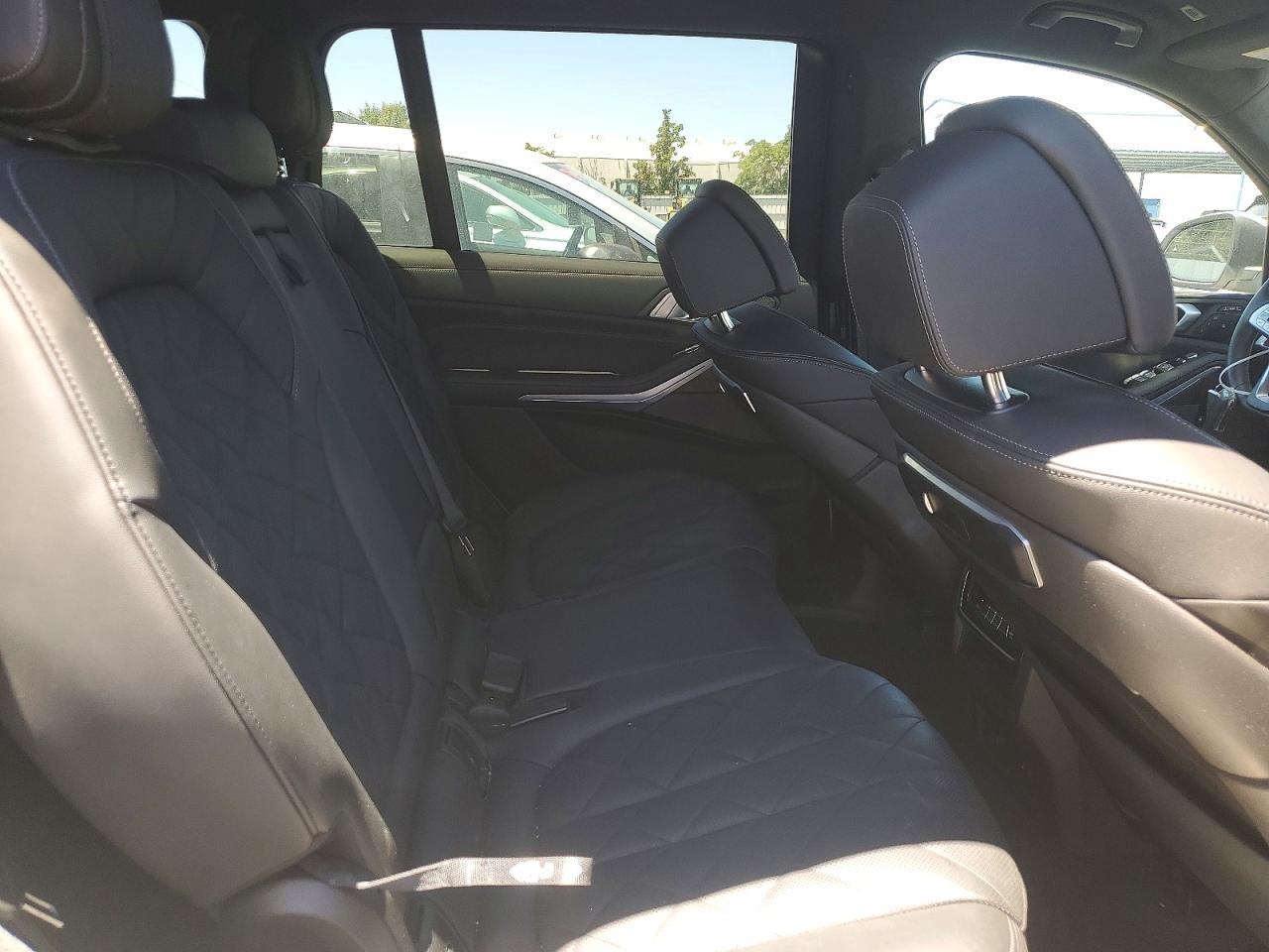 2024 BMW X7 xDrive40I - zdjęcie 11