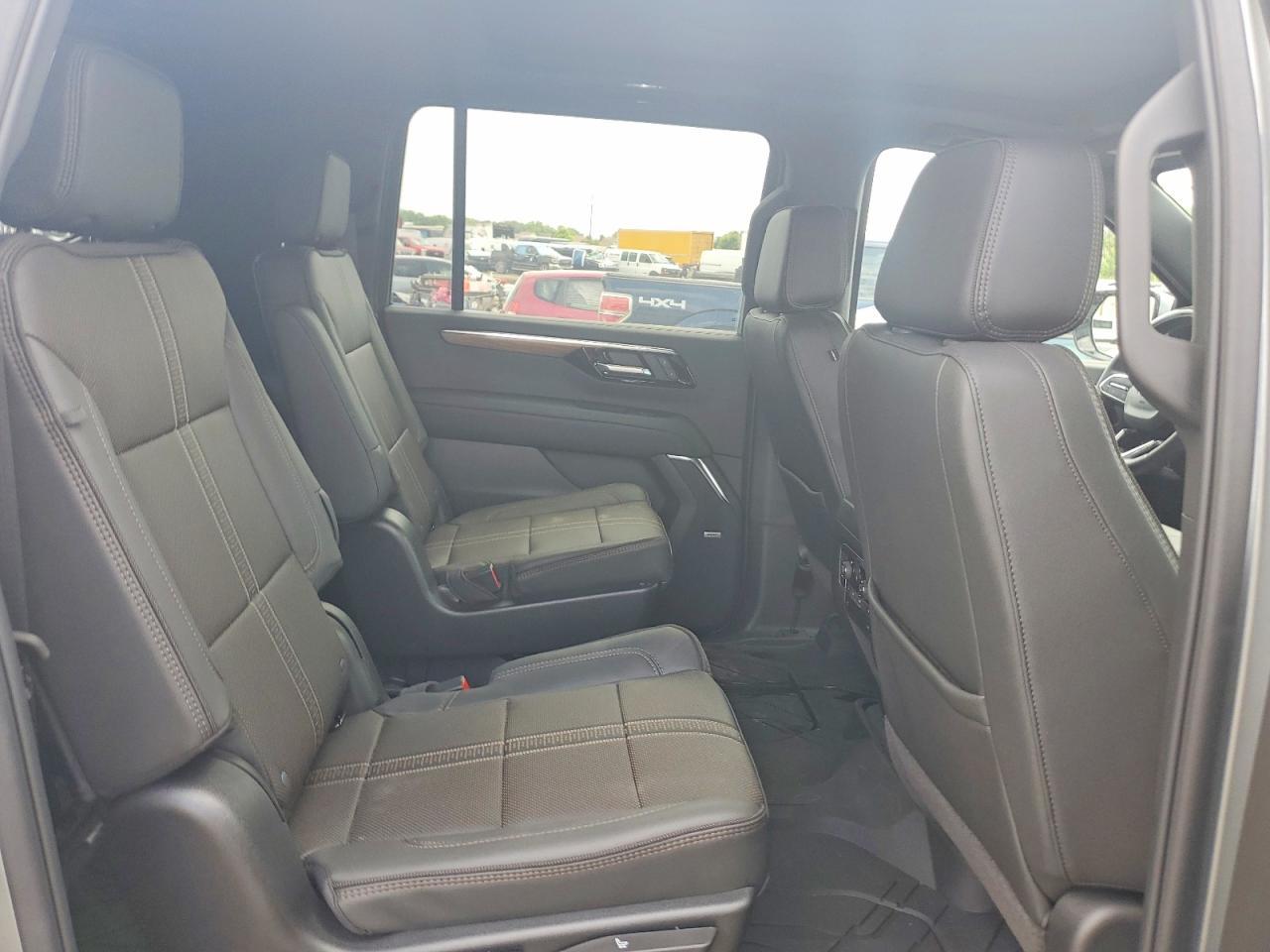 2026 Chevrolet Suburban K1500 High Country - zdjęcie 10