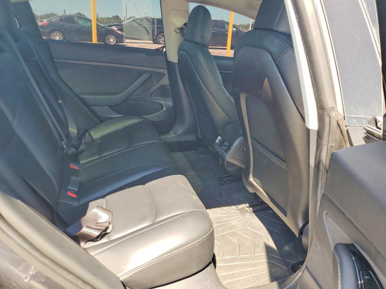 2020 Tesla Model 3 - zdjęcie 11