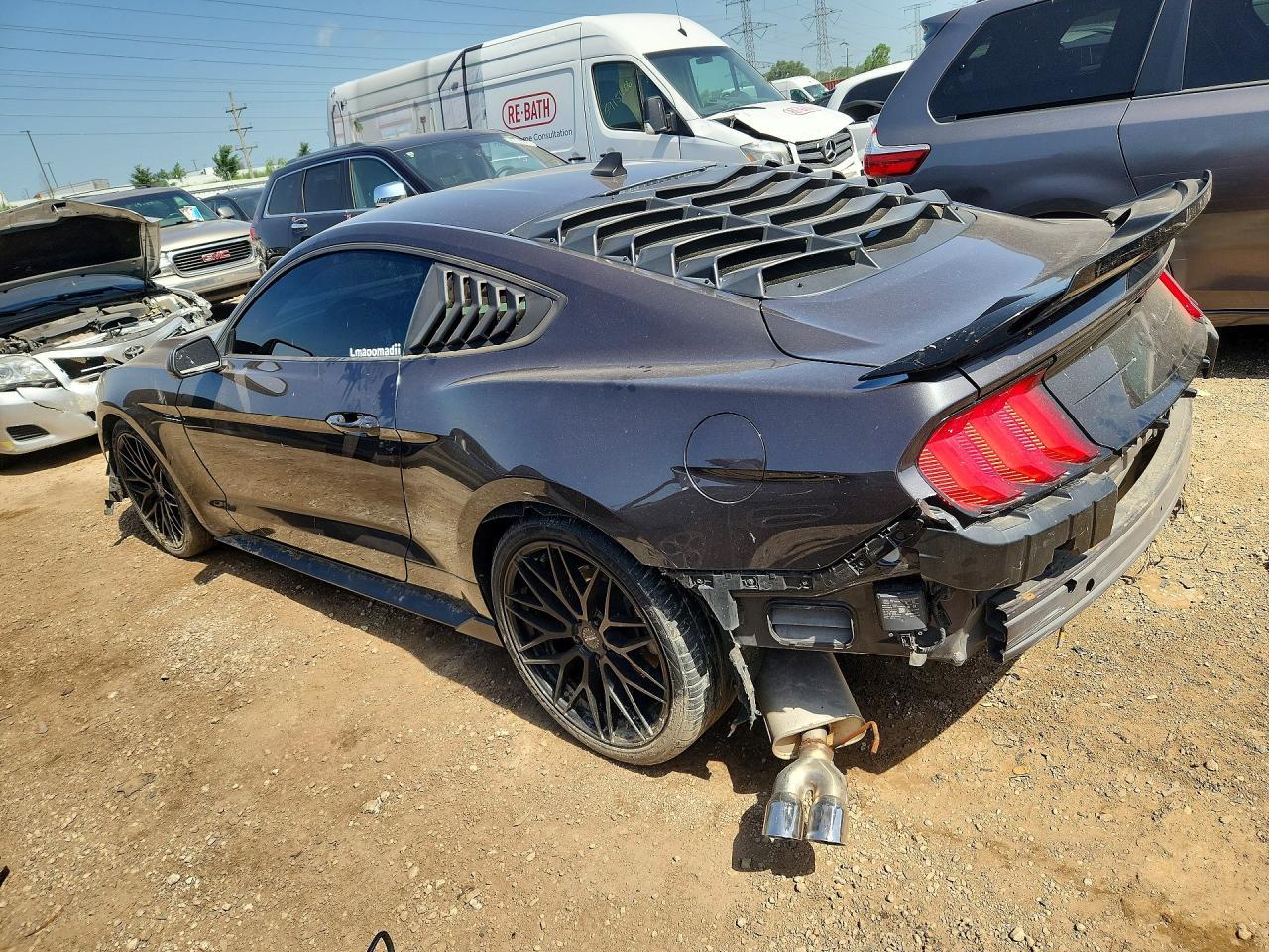 2022 Ford Mustang - zdjęcie 2