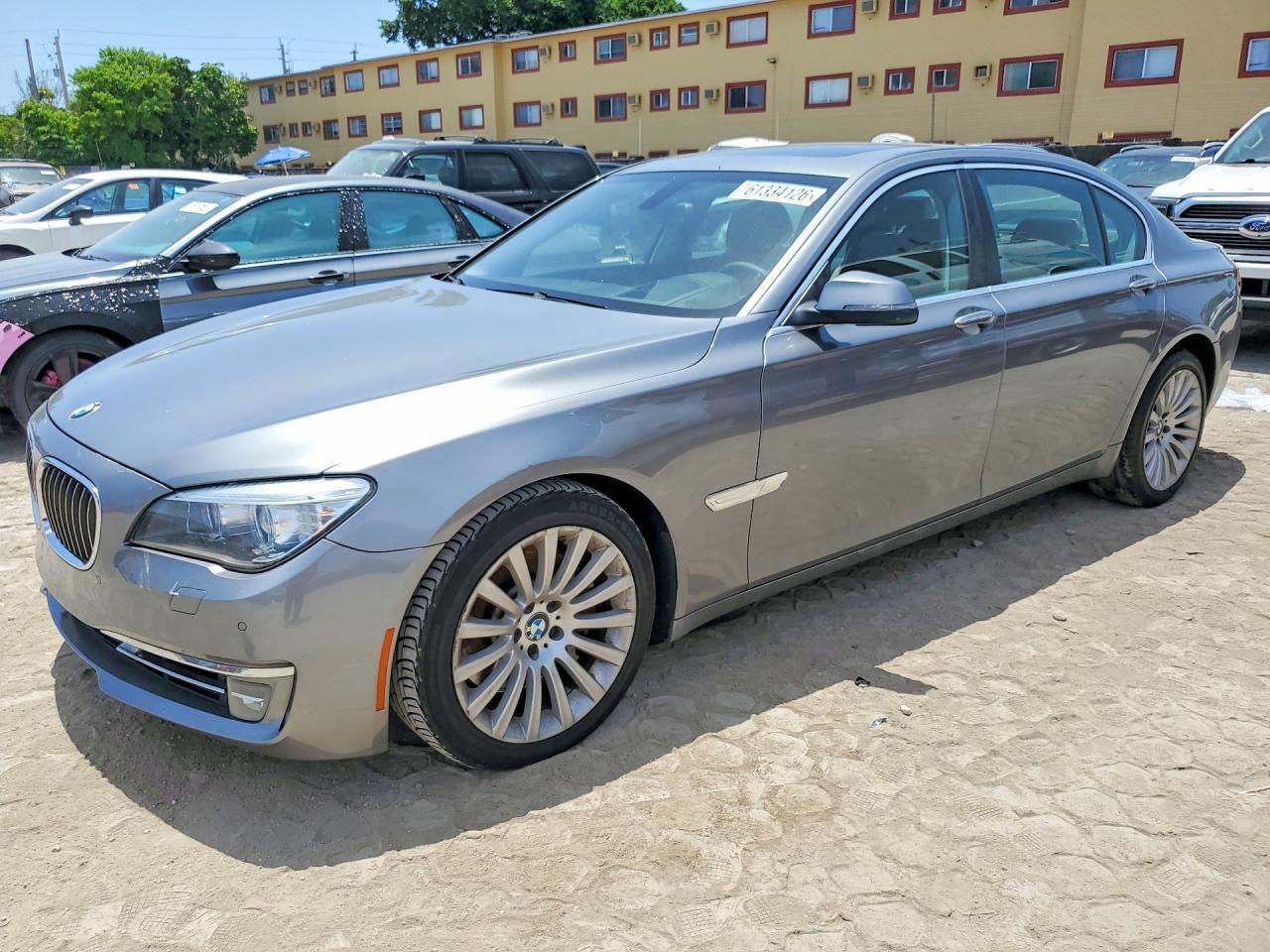 2013 BMW 750 Li - zdjęcie główne