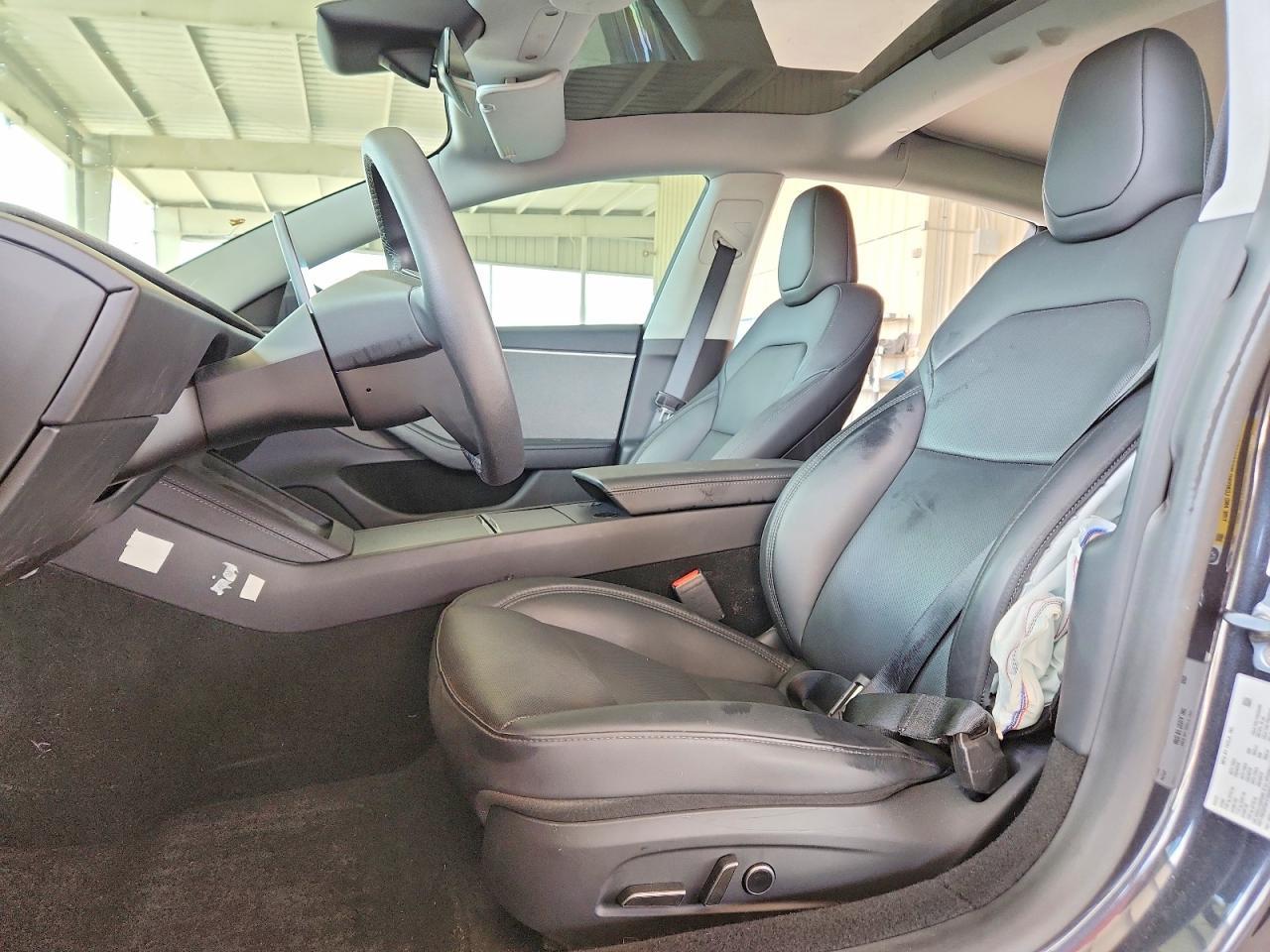 2025 Tesla Model 3 - zdjęcie 7