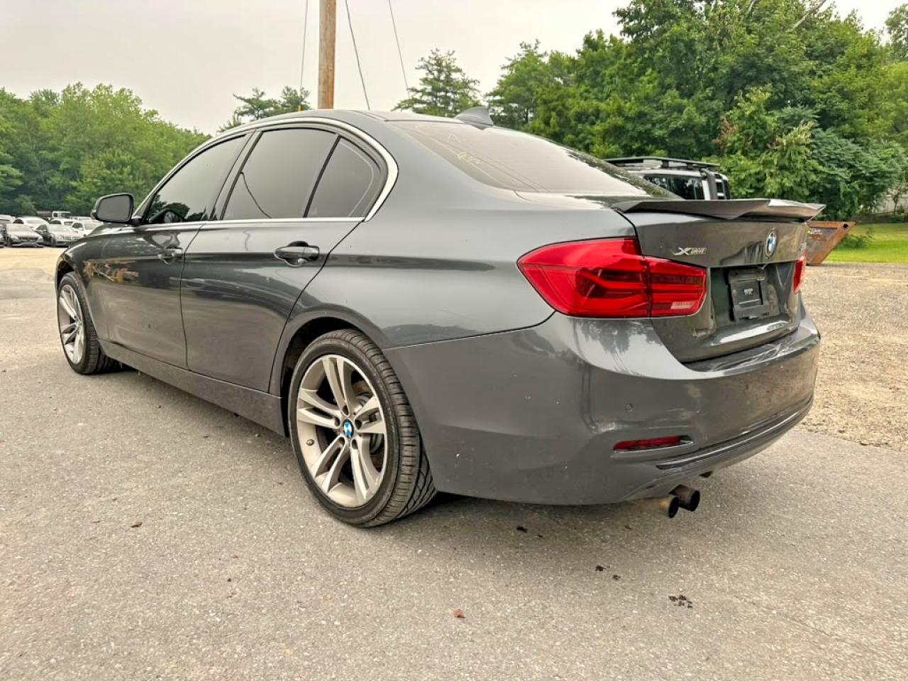 2017 BMW 330 Xi - zdjęcie 2