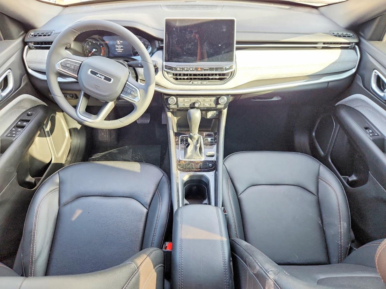 2024 Jeep Compass Latitude Lux - zdjęcie 15