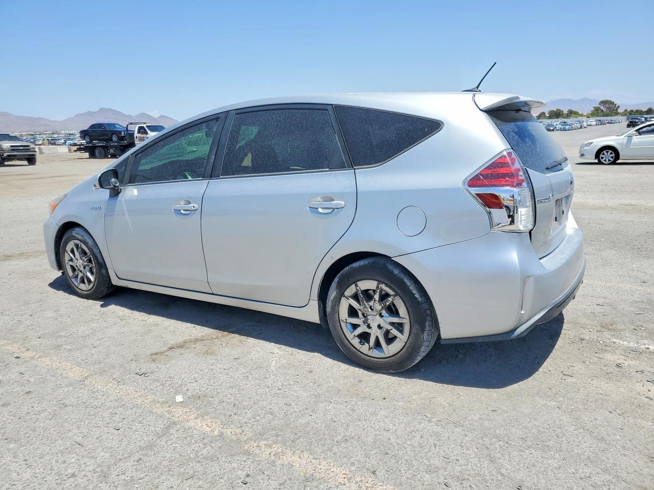 2017 Toyota Prius V Three - zdjęcie 2