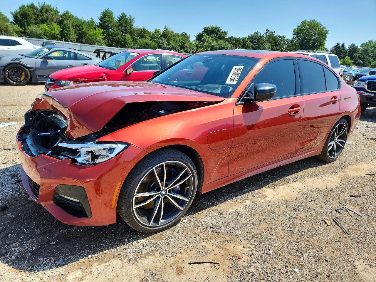 2021 BMW 330Xe - zdjęcie główne