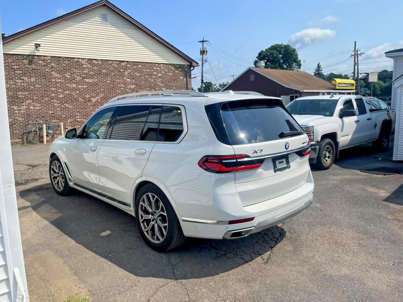2025 BMW X7 xDrive40I - zdjęcie 2