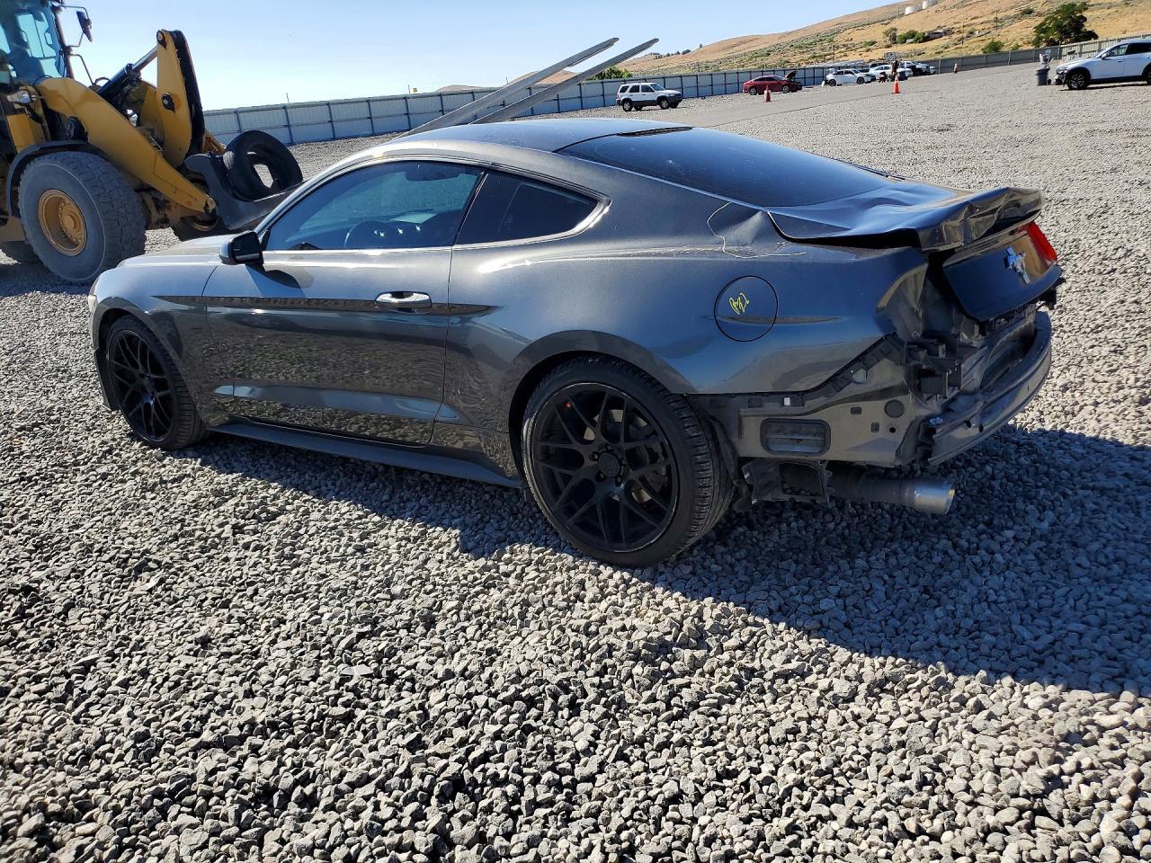 2015 Ford Mustang - zdjęcie 2