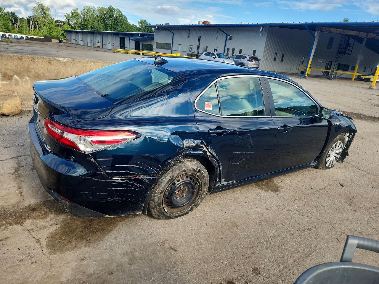 2018 Toyota Camry Le - zdjęcie 3