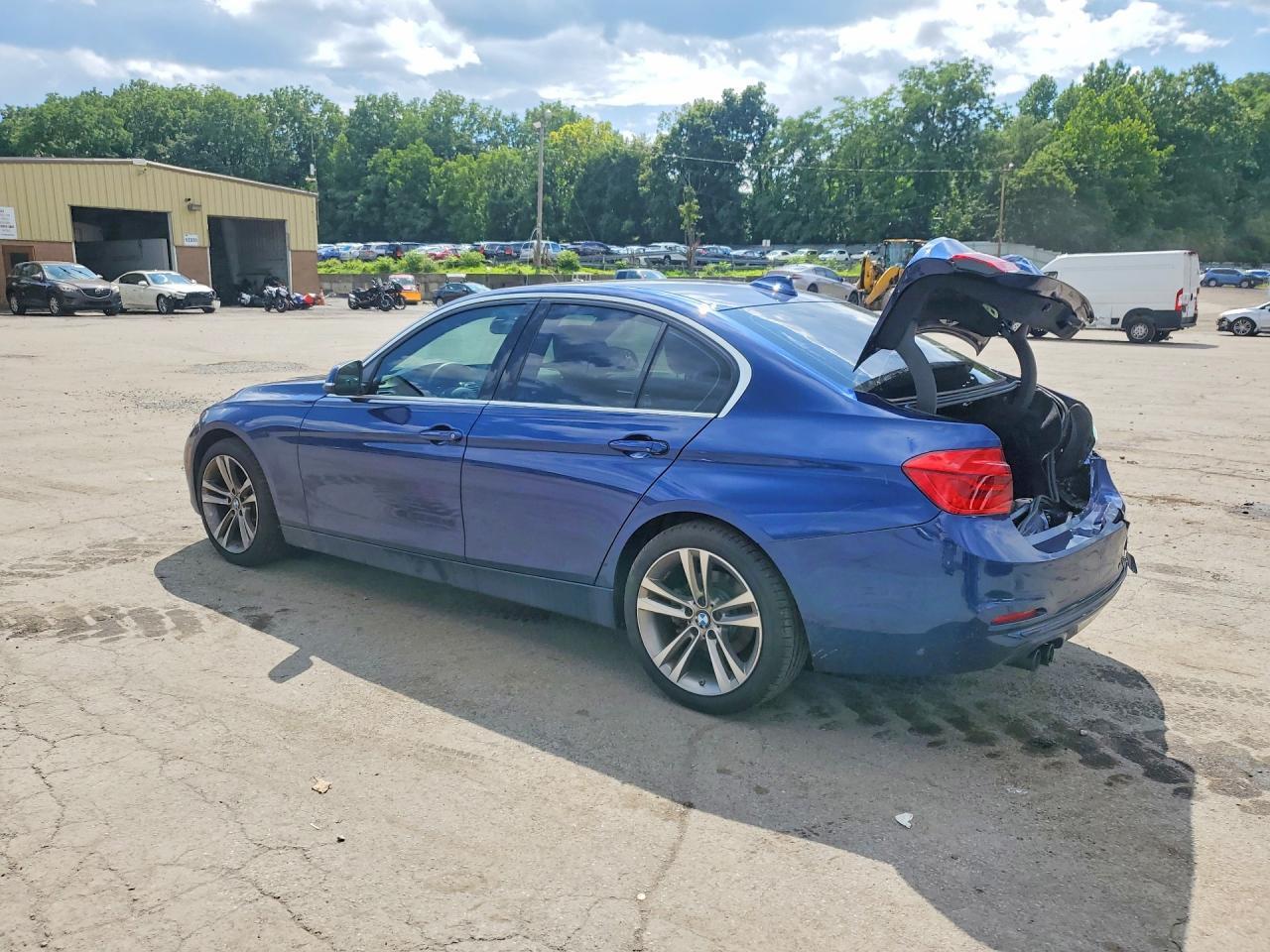 2018 BMW Seria 3 330i - zdjęcie 2