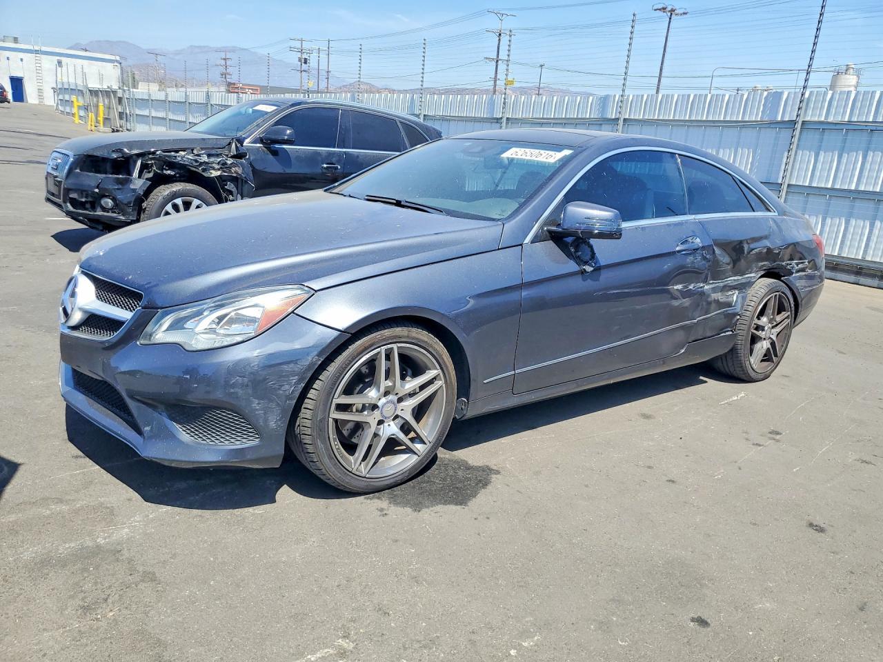 2015 Mercedes-Benz E 400 - zdjęcie główne