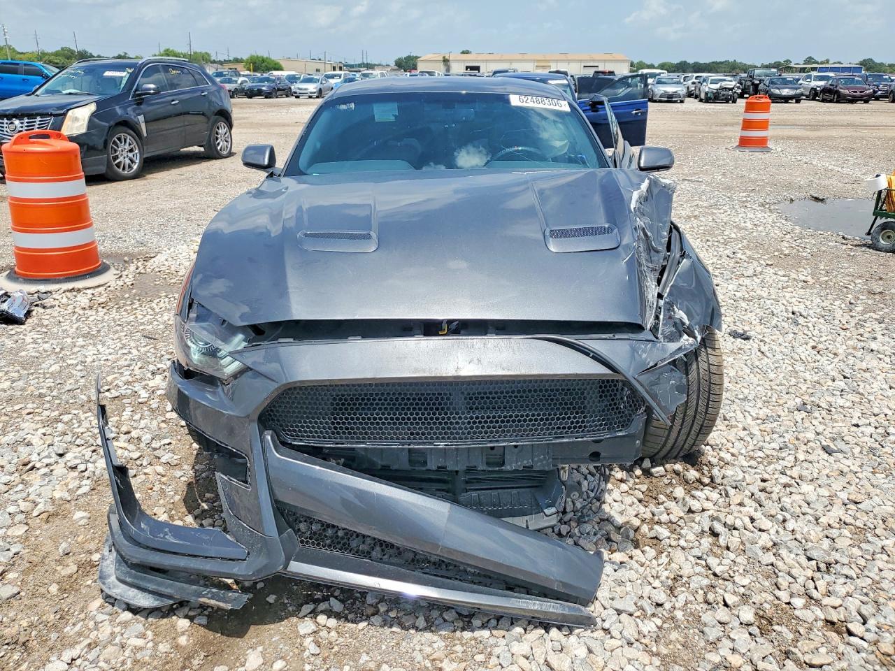 2020 Ford Mustang Gt - zdjęcie 5