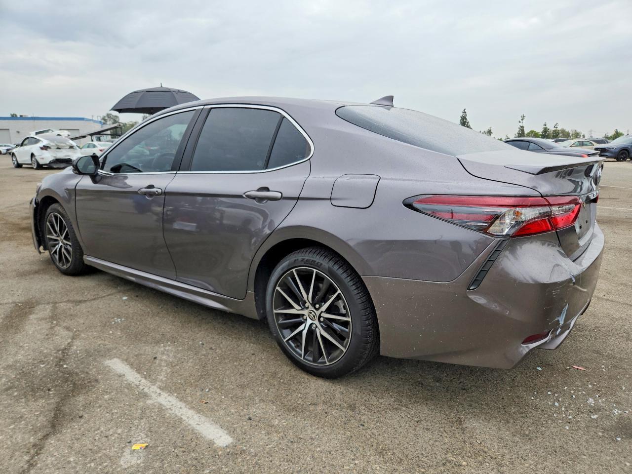2023 Toyota Camry Se - zdjęcie 2