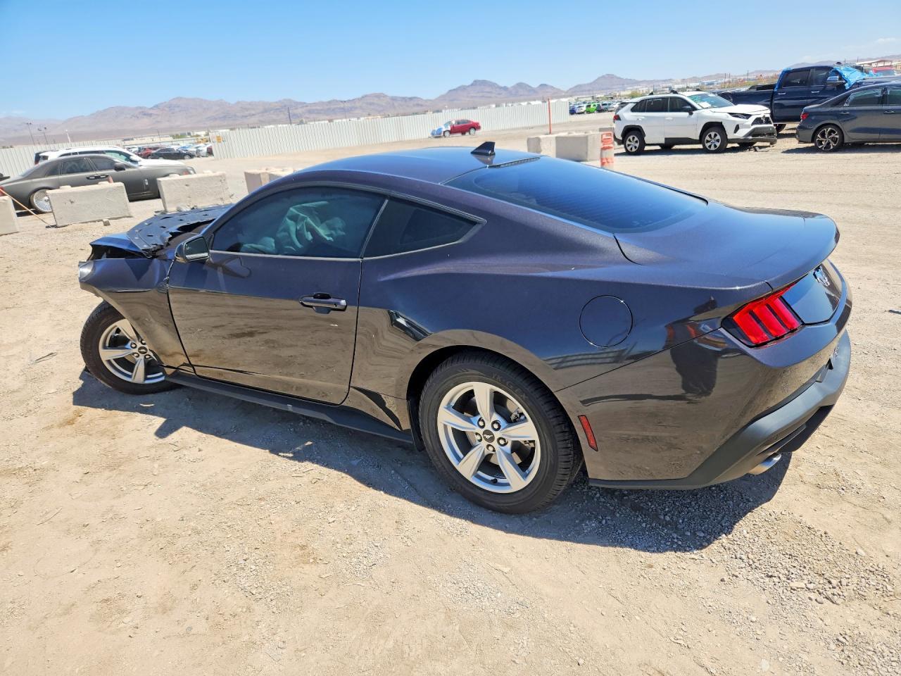 2024 Ford Mustang - zdjęcie 2