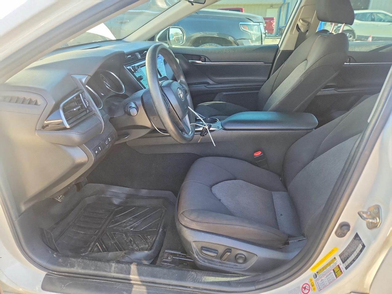 2019 Toyota Camry Le - zdjęcie 7