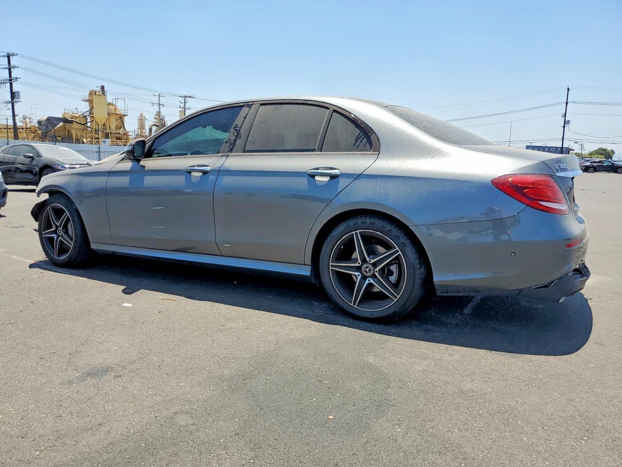 2019 Mercedes-Benz E 300 4Matic - zdjęcie 2