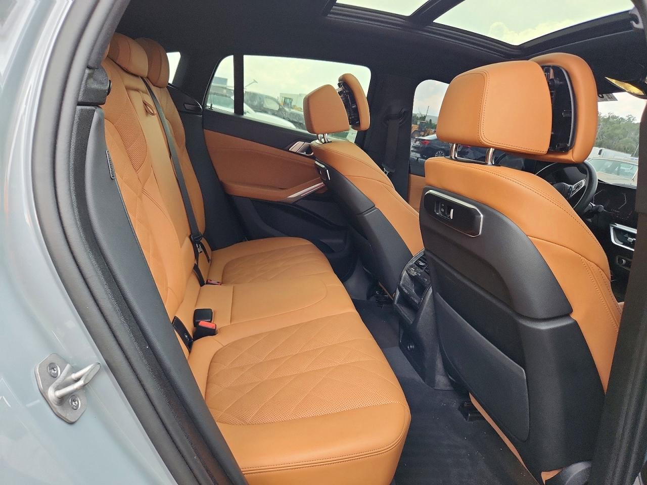 2025 BMW X6 xDrive40I - zdjęcie 11