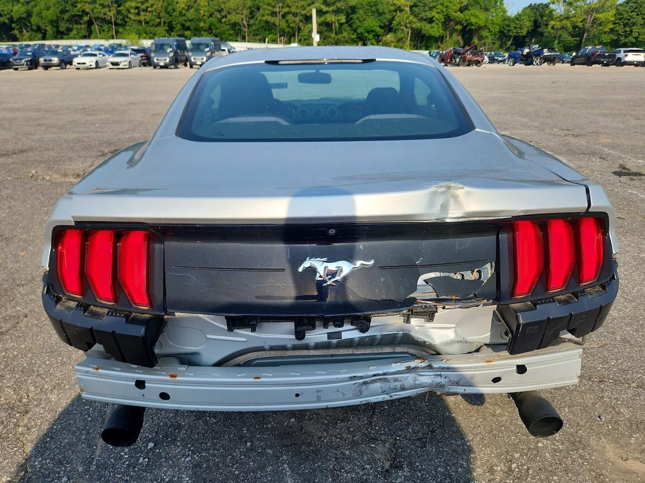 2018 Ford Mustang - zdjęcie 6