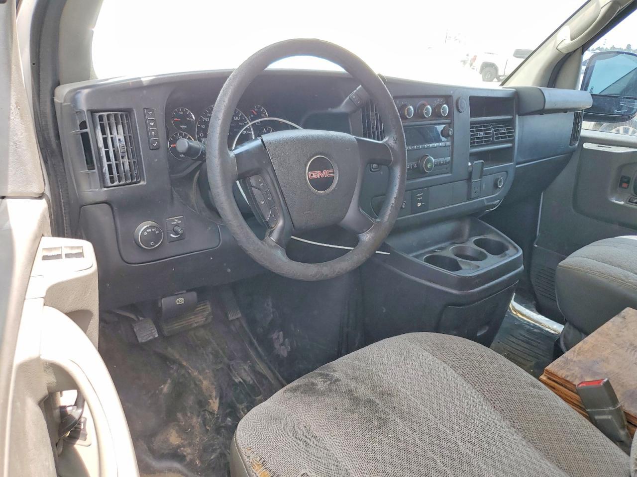 2022 GMC Savana G2500 - zdjęcie 8
