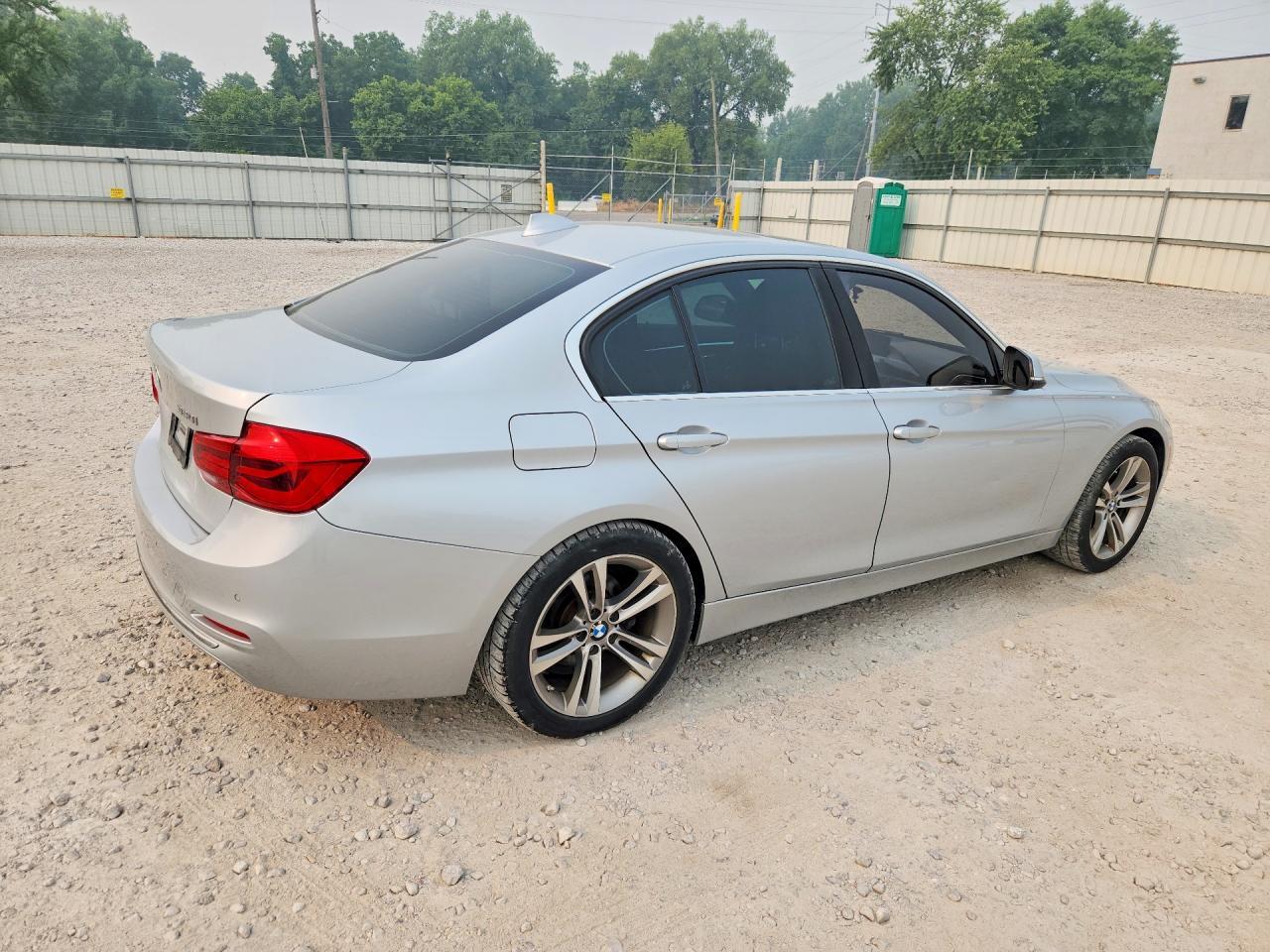 2017 BMW 330 Xi - zdjęcie 3