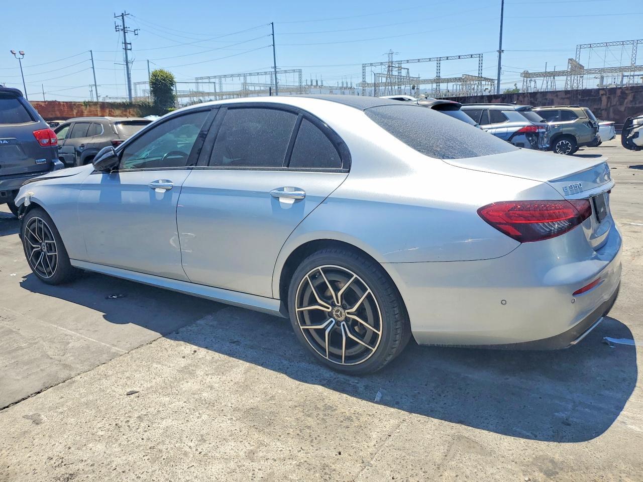 2022 Mercedes-Benz E 350 4Matic - zdjęcie 2