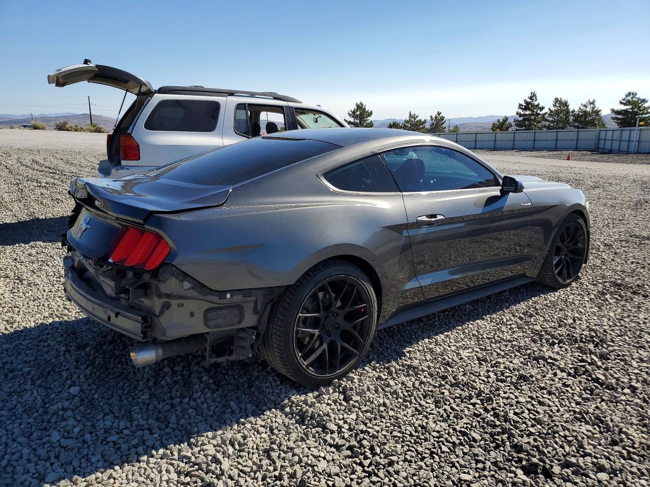 2015 Ford Mustang - zdjęcie 3
