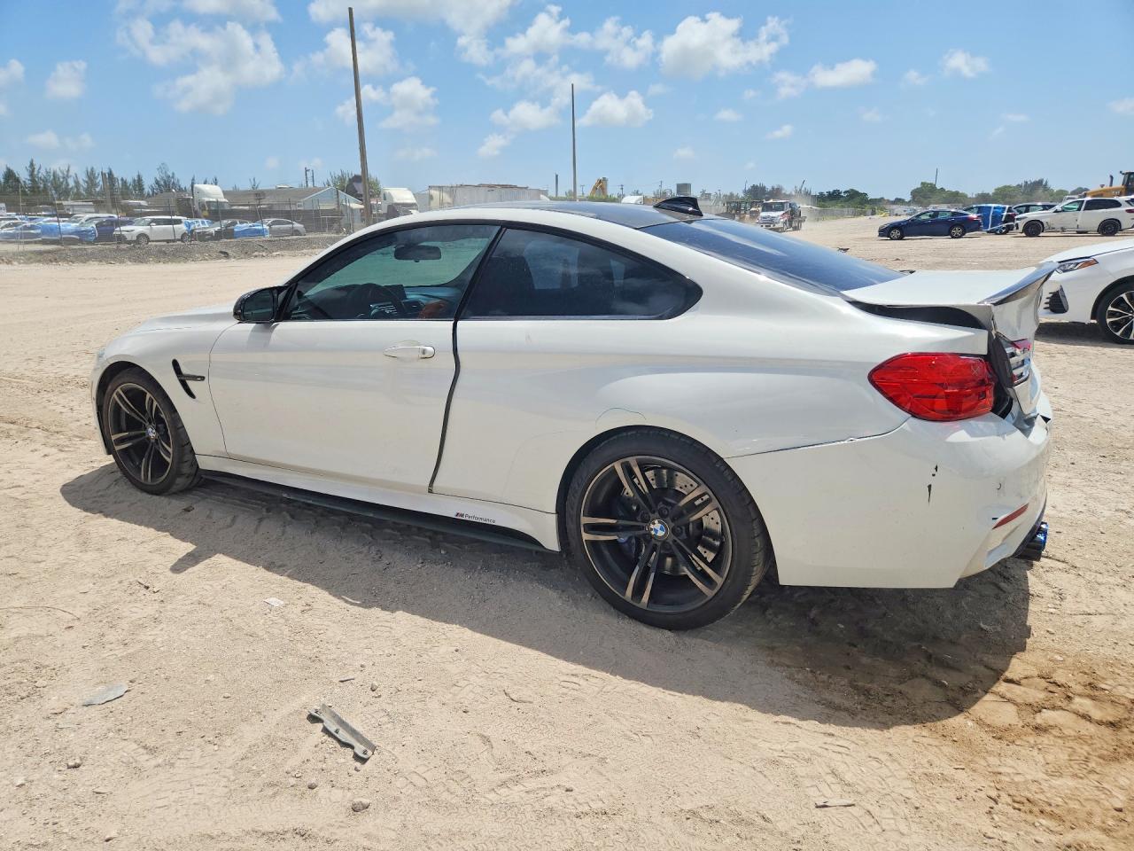 2015 BMW M4 - zdjęcie 2