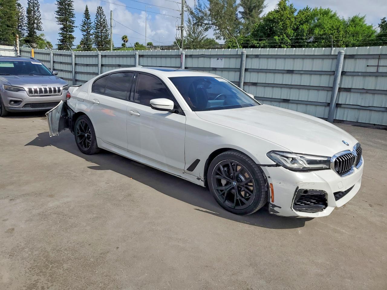 2021 BMW 530E - zdjęcie 4