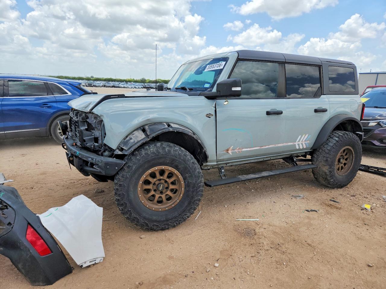 2022 Ford Bronco Base - zdjęcie główne