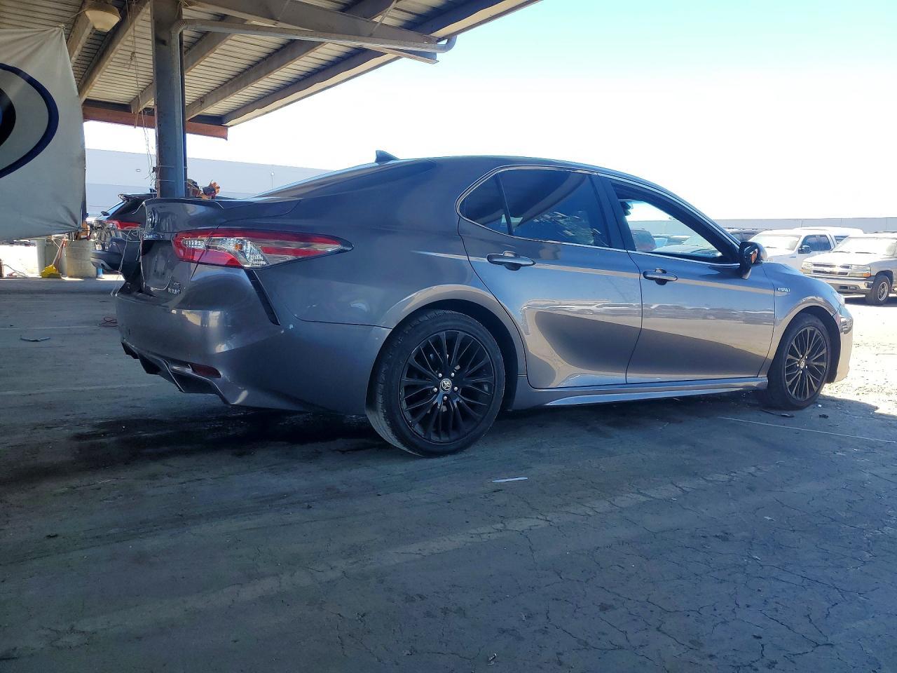 2020 Toyota Camry Se - zdjęcie 3