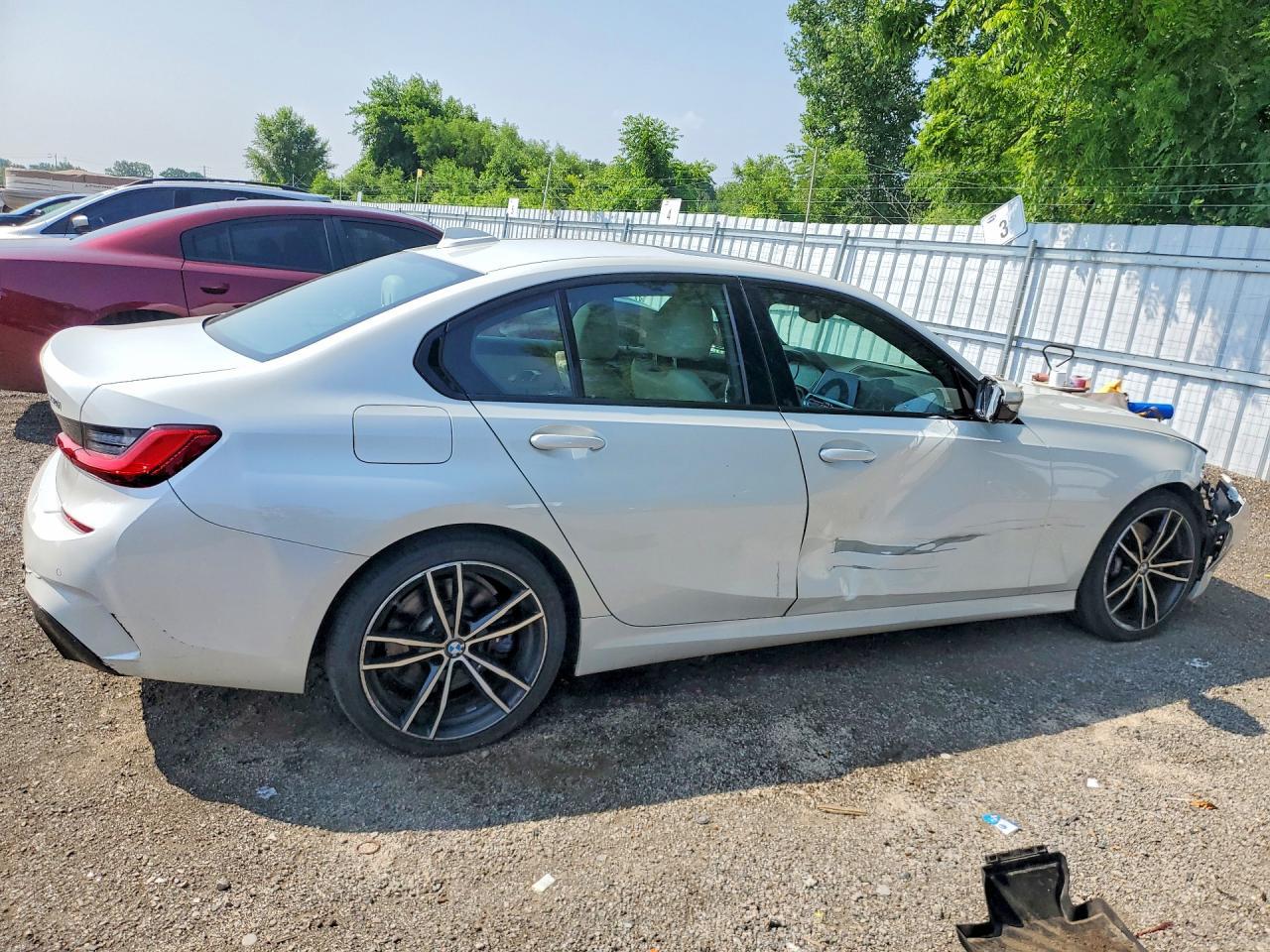 2021 BMW 330Xi - zdjęcie 3