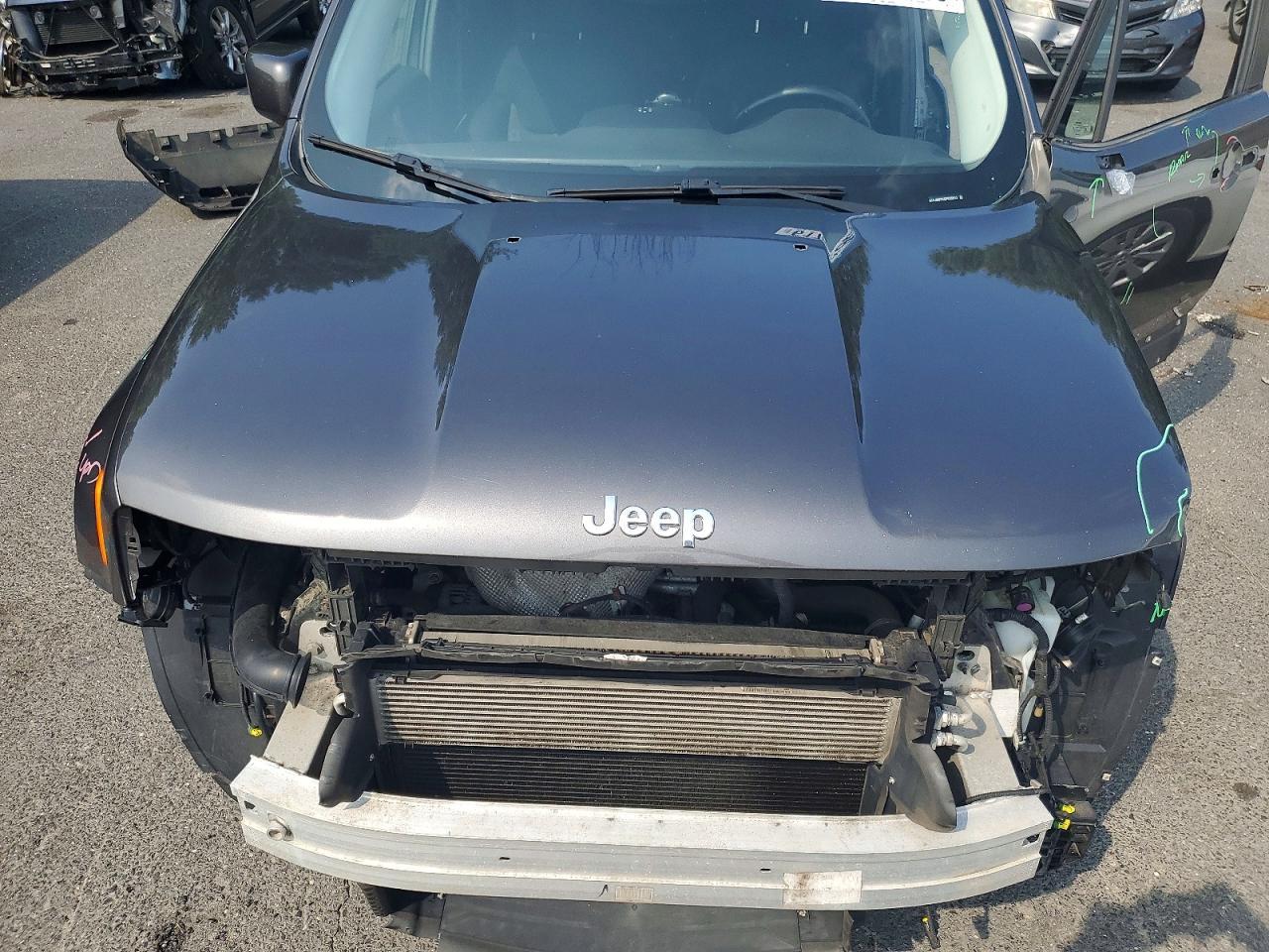 2016 Jeep Renegade Latitude - zdjęcie 11