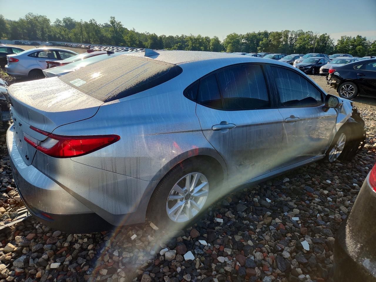2026 Toyota Camry Le - zdjęcie 4