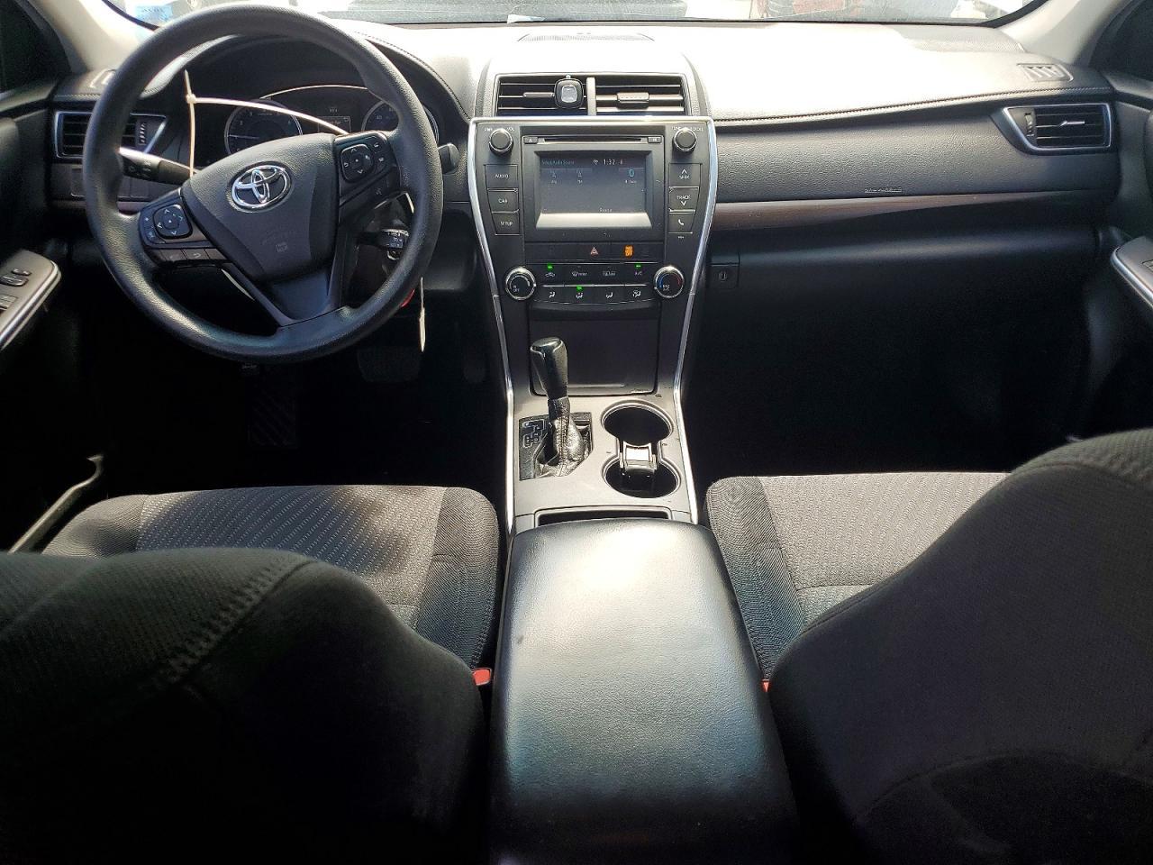 2017 Toyota Camry Le - zdjęcie 8