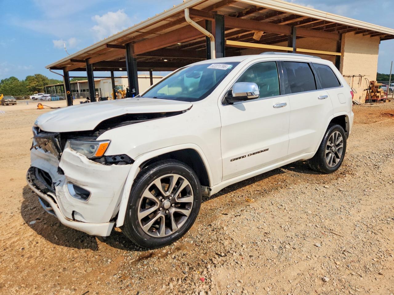 2017 Jeep Grand Cherokee Overland - zdjęcie główne