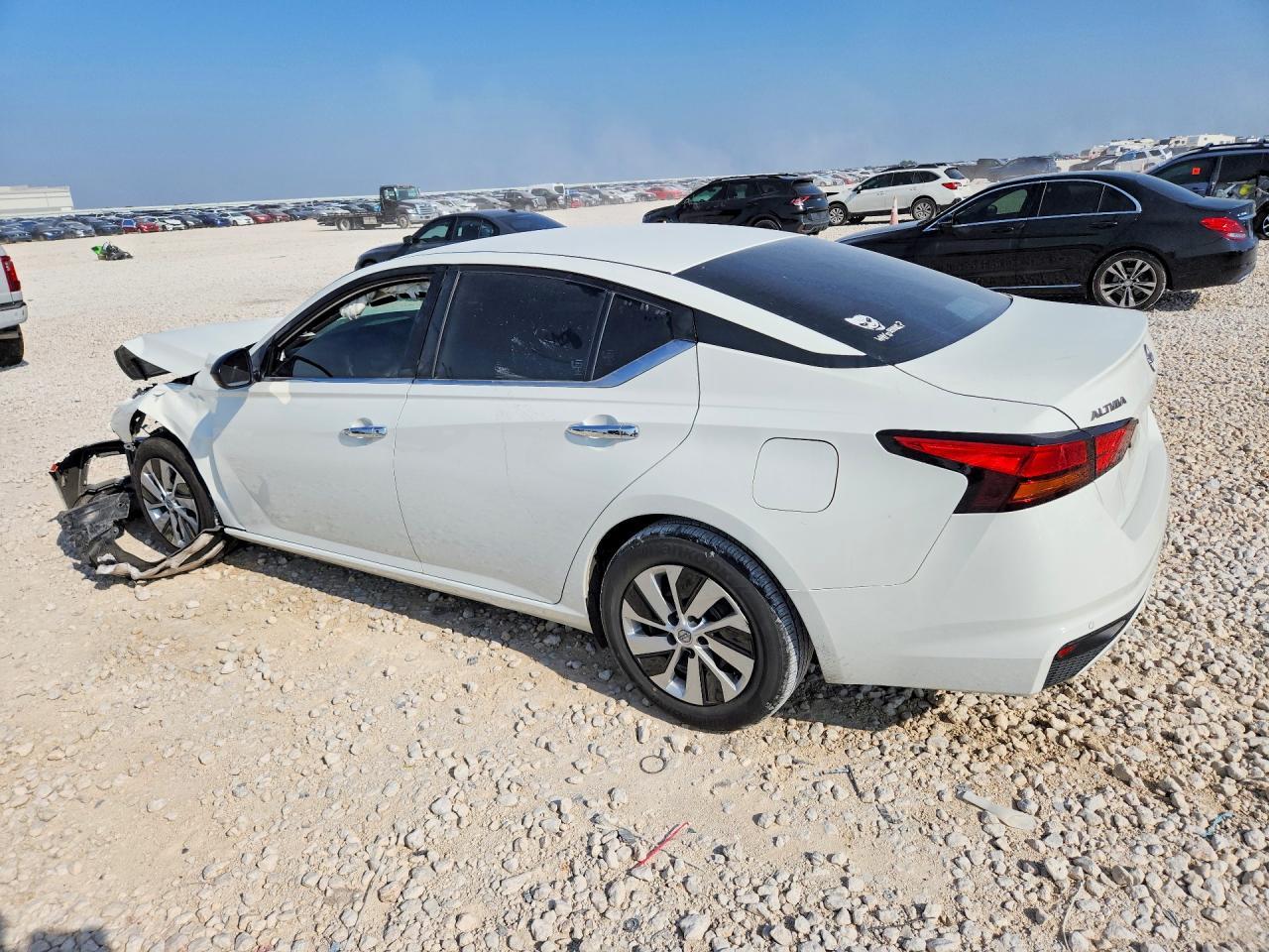 2024 Nissan Altima S - zdjęcie 2