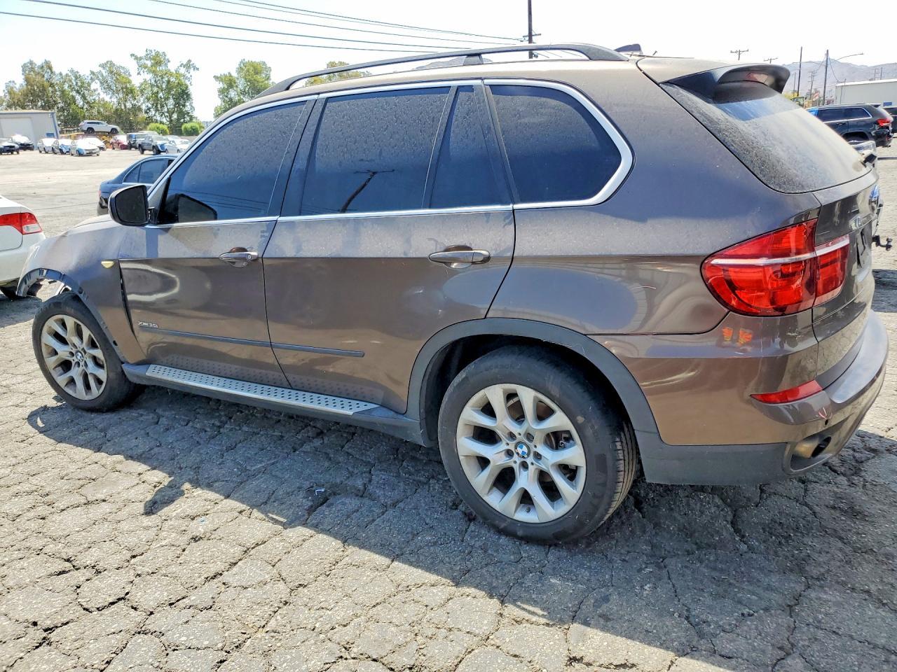 2013 BMW X5 xDrive35I - zdjęcie 2