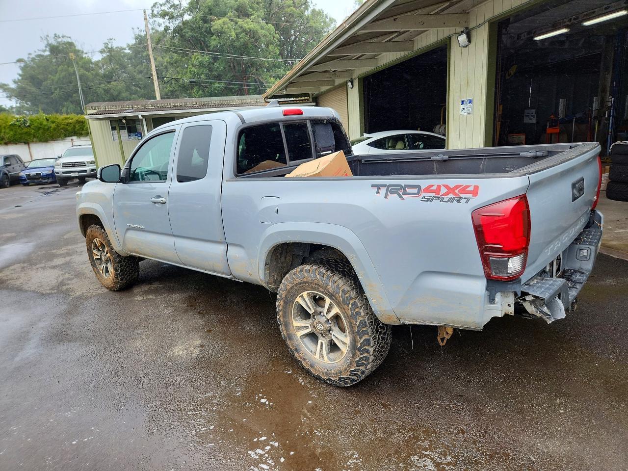2018 Toyota Tacoma Sr5 V6 - zdjęcie 2