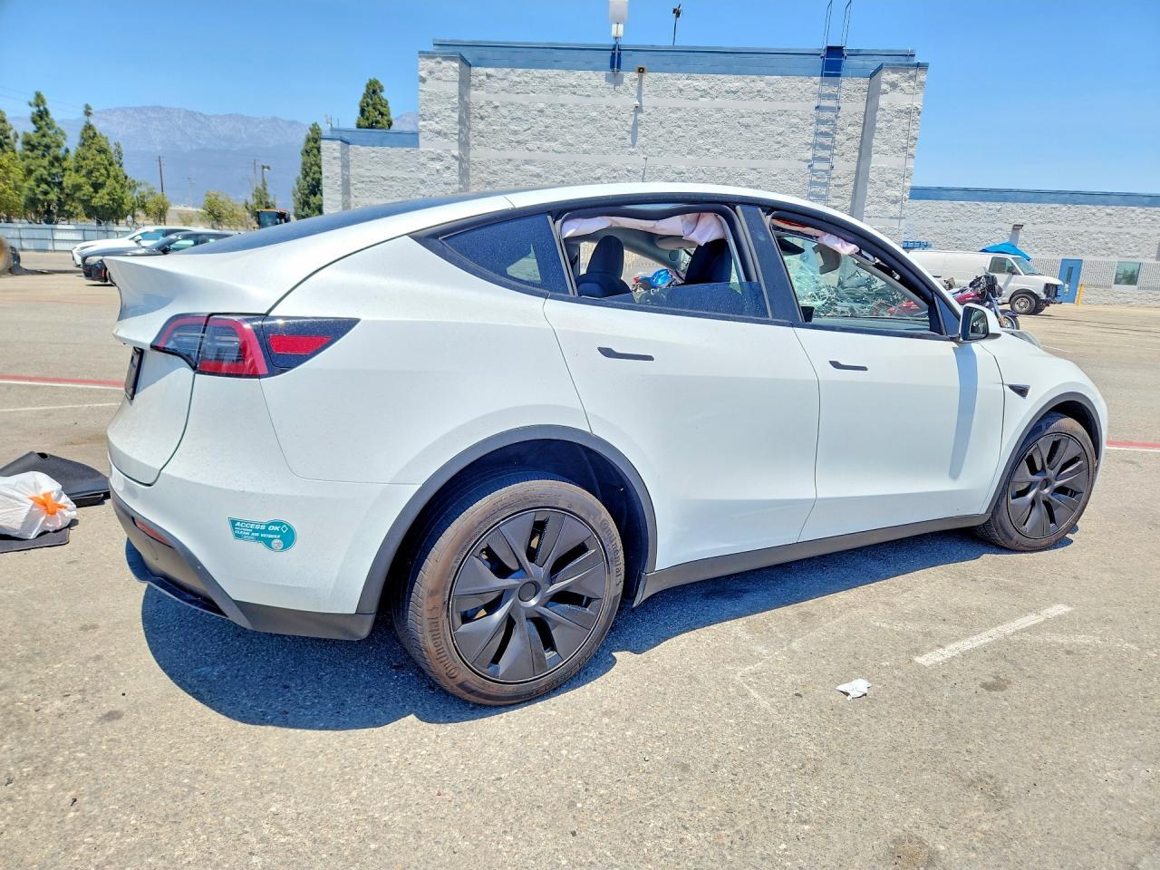 2025 Tesla Model Y - zdjęcie 3