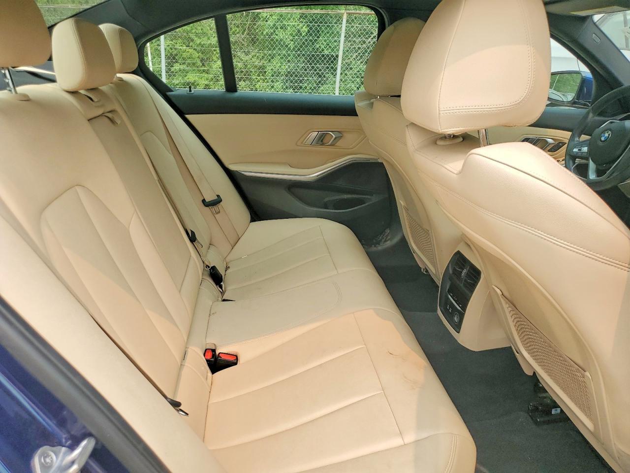 2020 BMW Seria 3 330i - zdjęcie 10