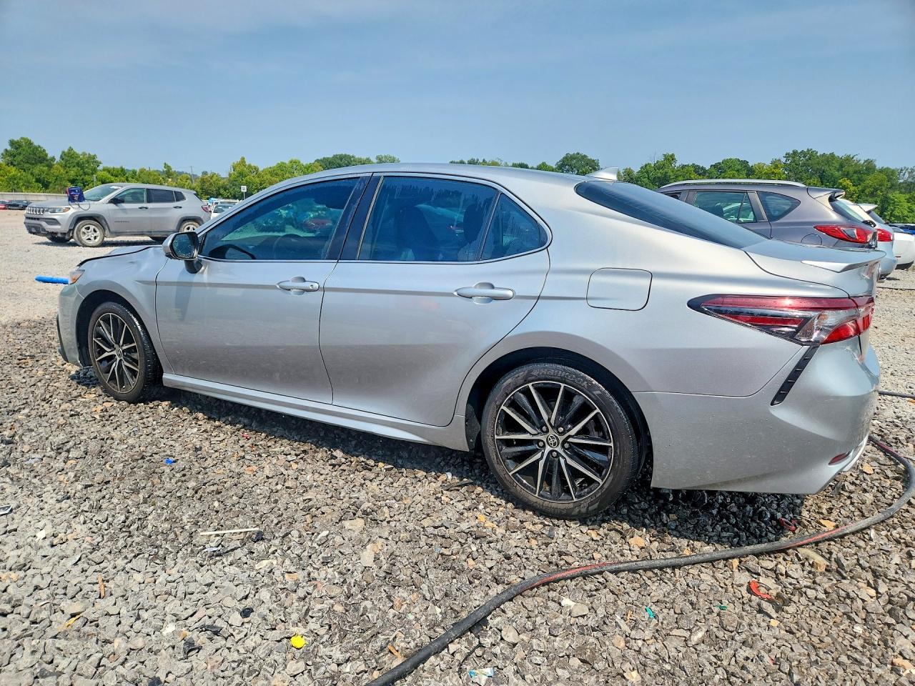 2021 Toyota Camry Se - zdjęcie 2