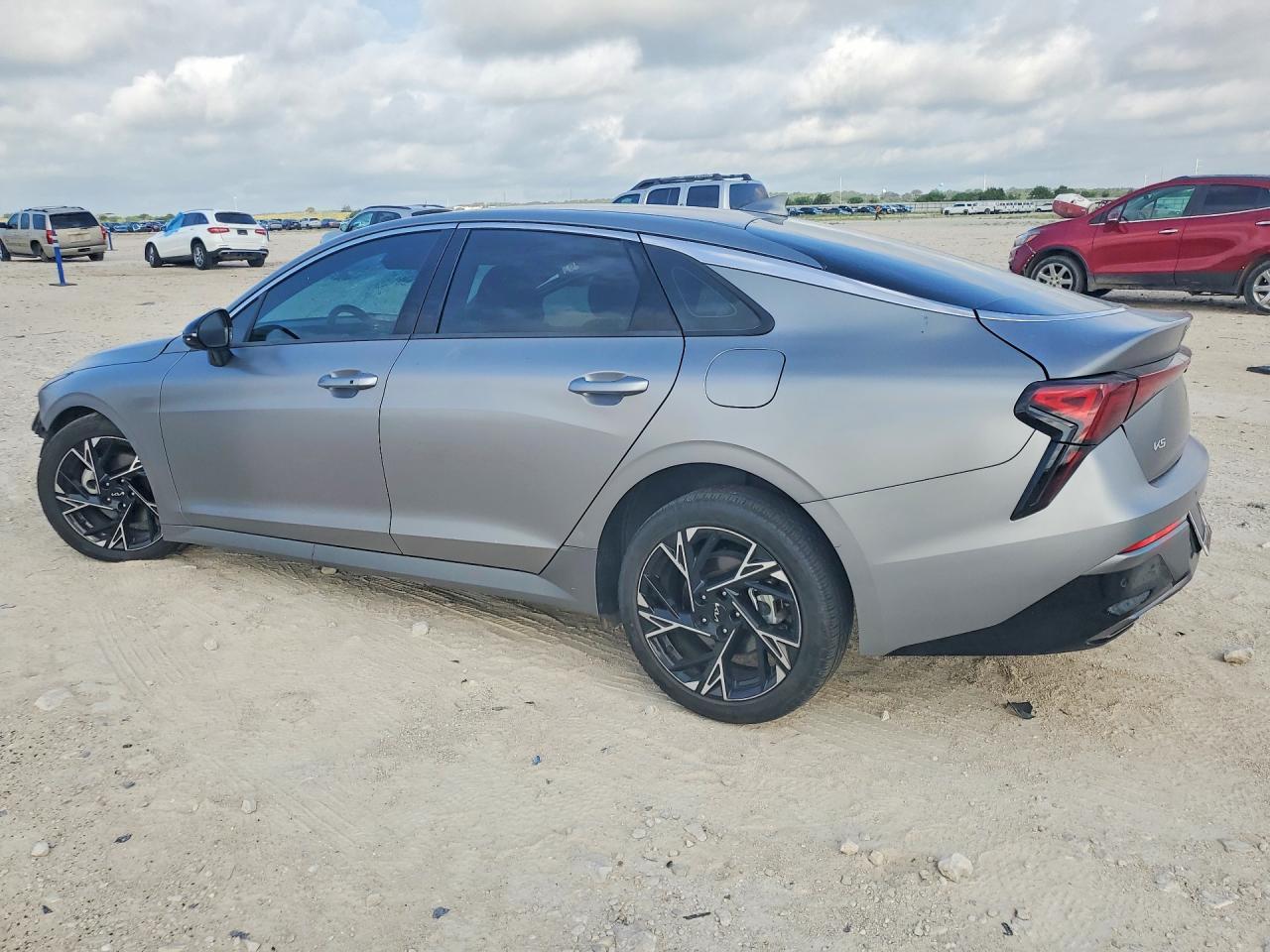 2025 Kia K5 Gt Line - zdjęcie 2