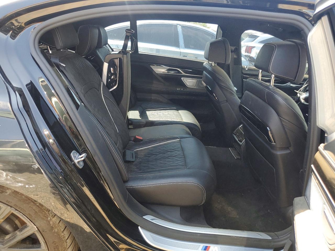 2021 BMW Seria 7 750i - zdjęcie 10