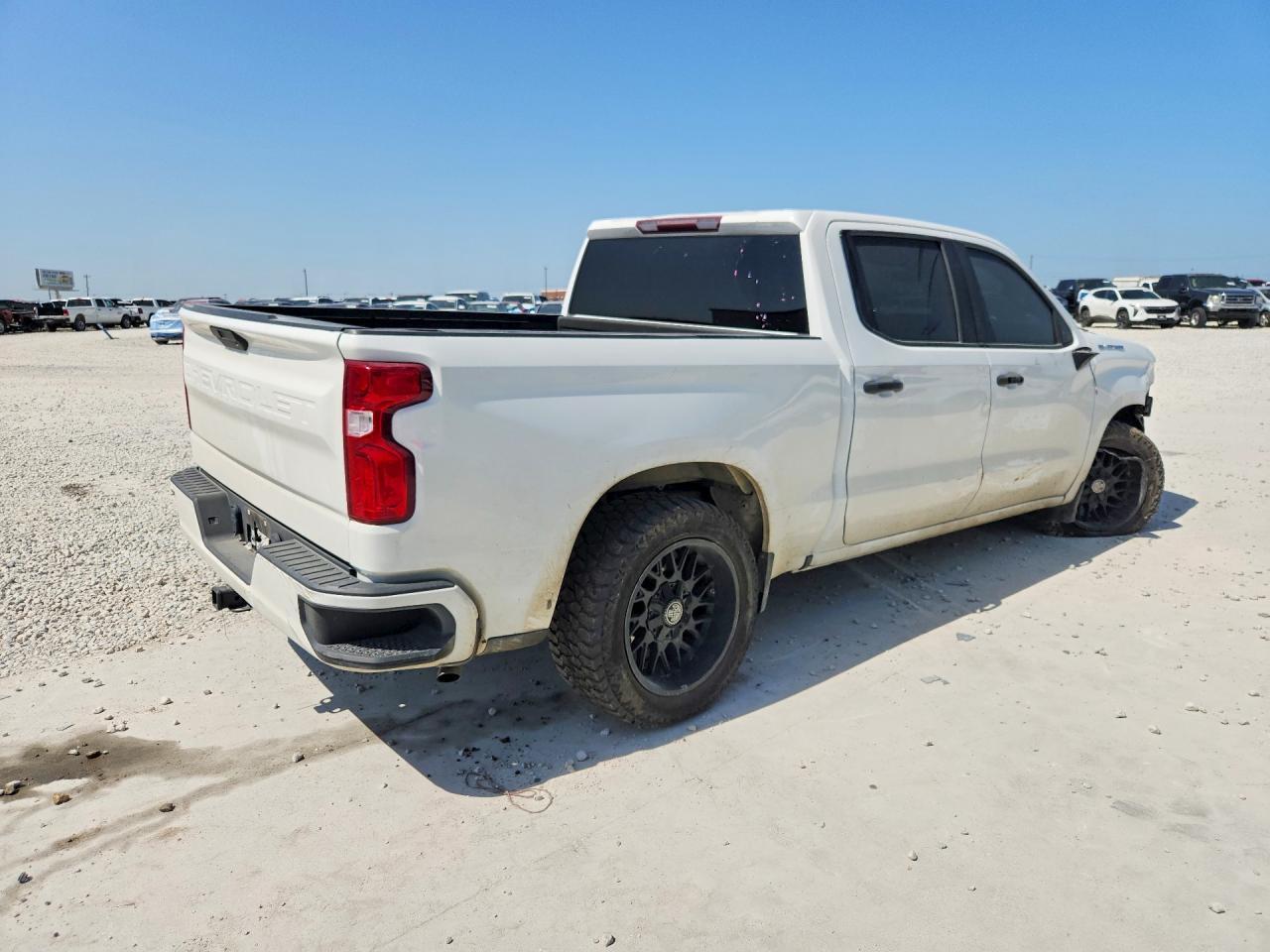 2020 Chevrolet Silverado C1500 Custom - zdjęcie 3