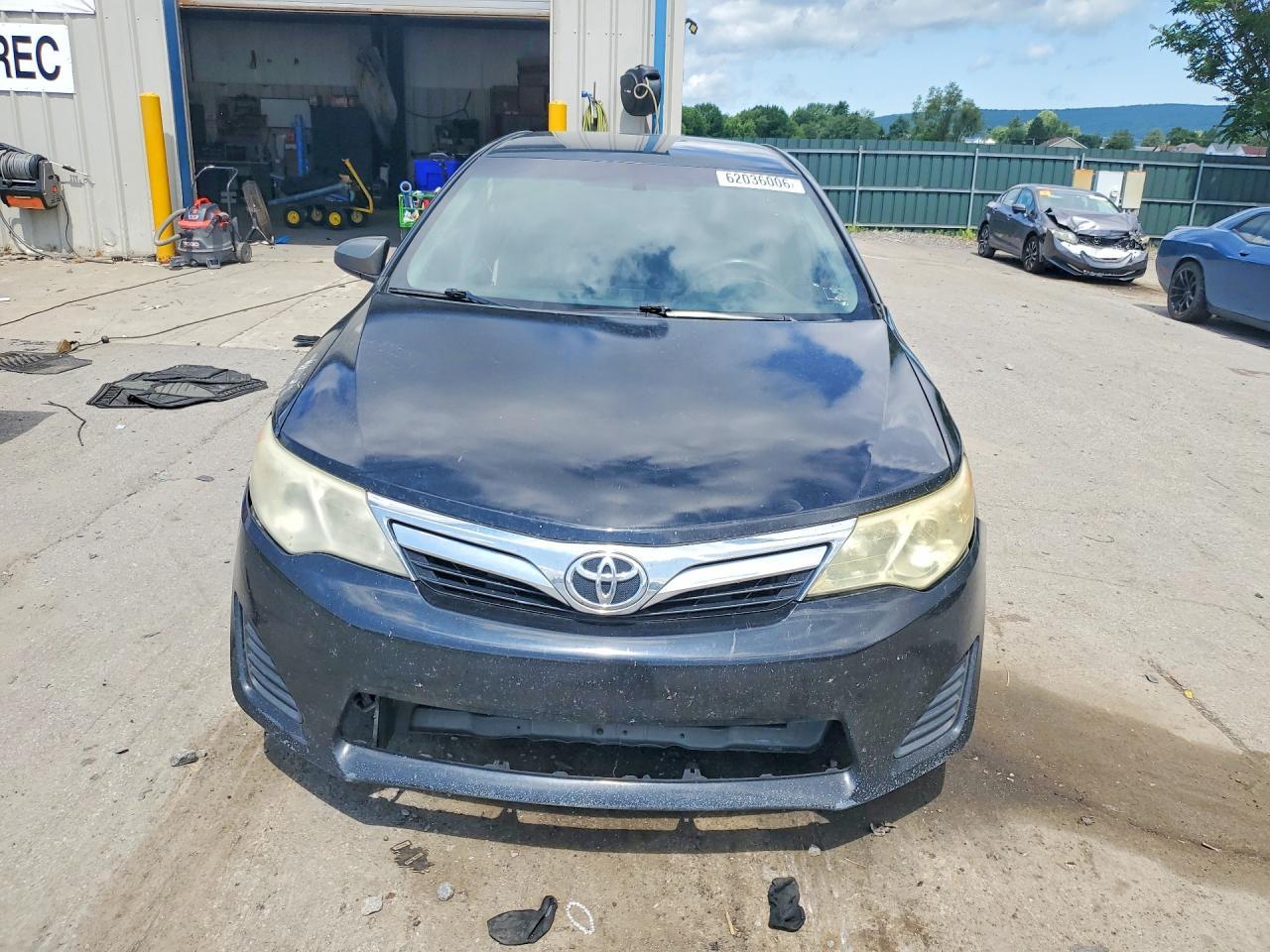 2014 Toyota Camry Le - zdjęcie 5