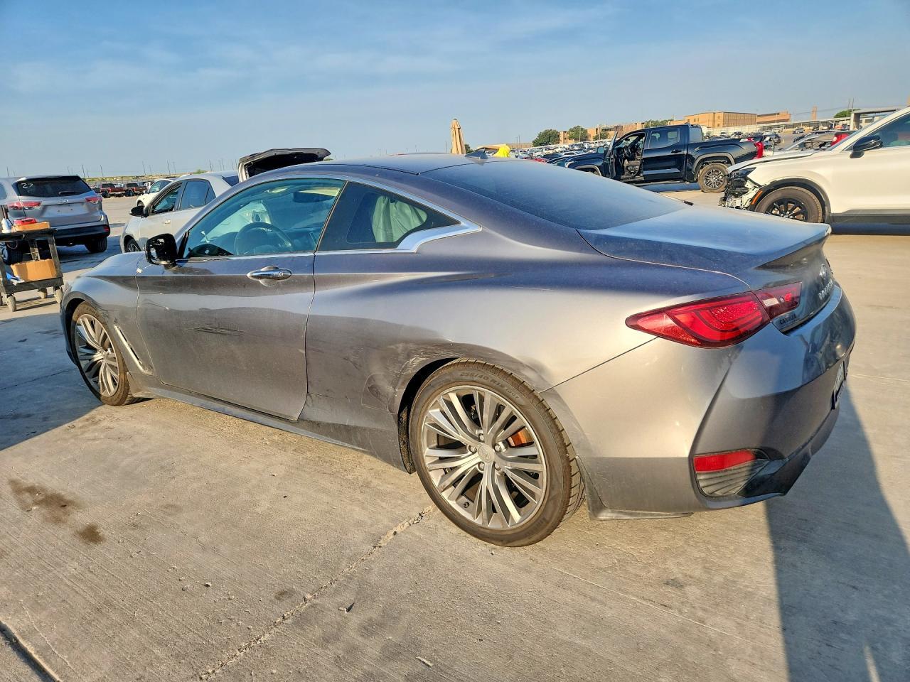 2018 Infiniti Q60 Luxe - zdjęcie 2