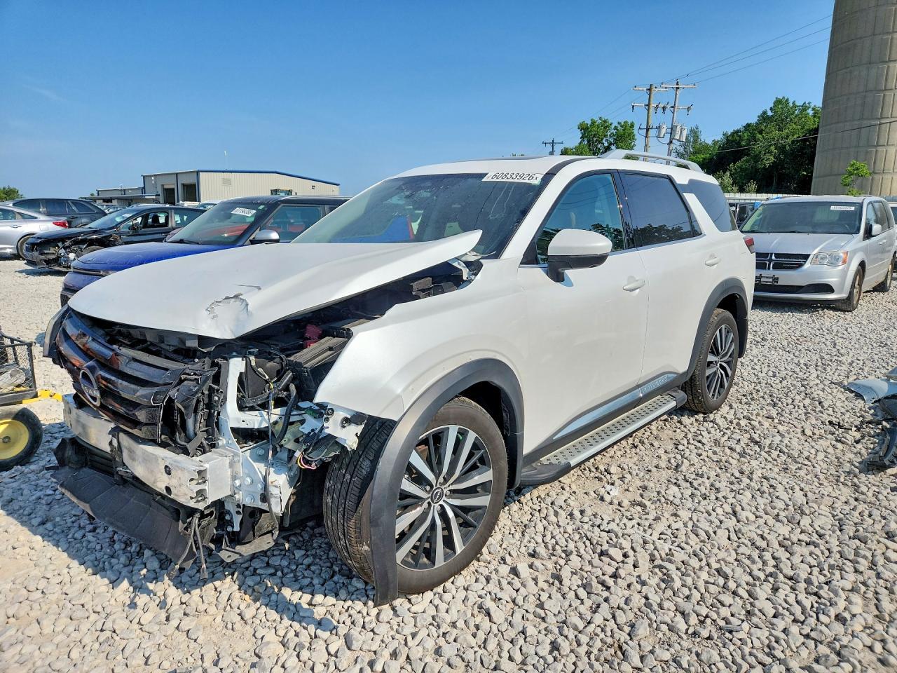 2025 Nissan Pathfinder Platinum - zdjęcie główne