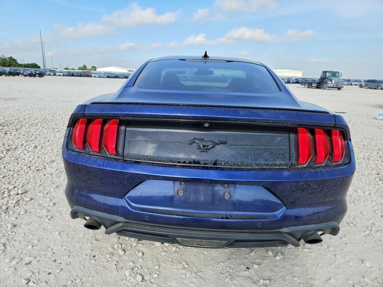 2020 Ford Mustang - zdjęcie 6
