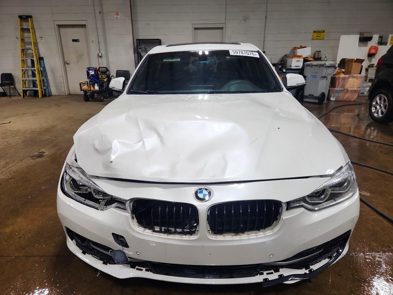 2017 BMW Seria 3 330i - zdjęcie 5