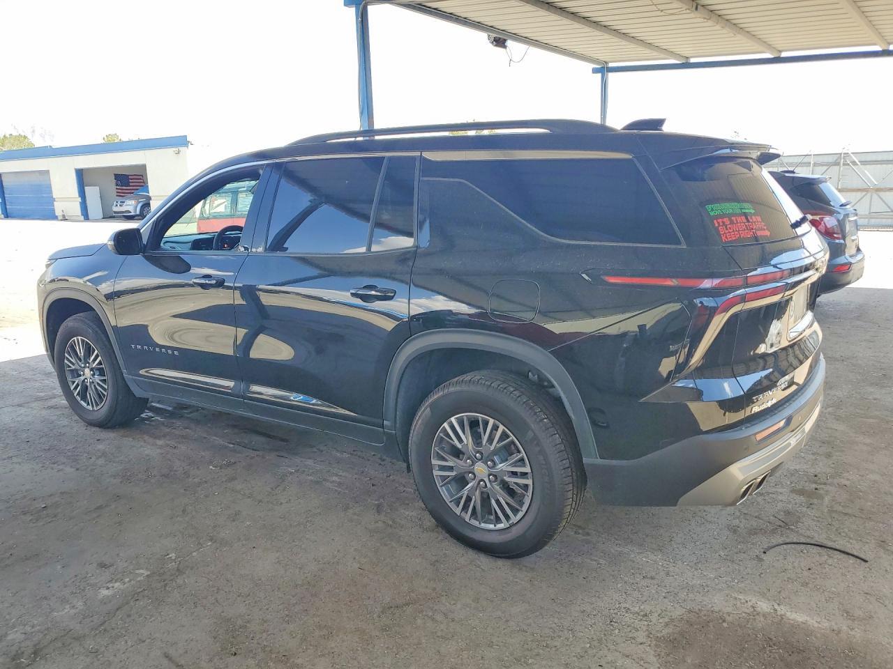 2025 Chevrolet Traverse Lt - zdjęcie 2